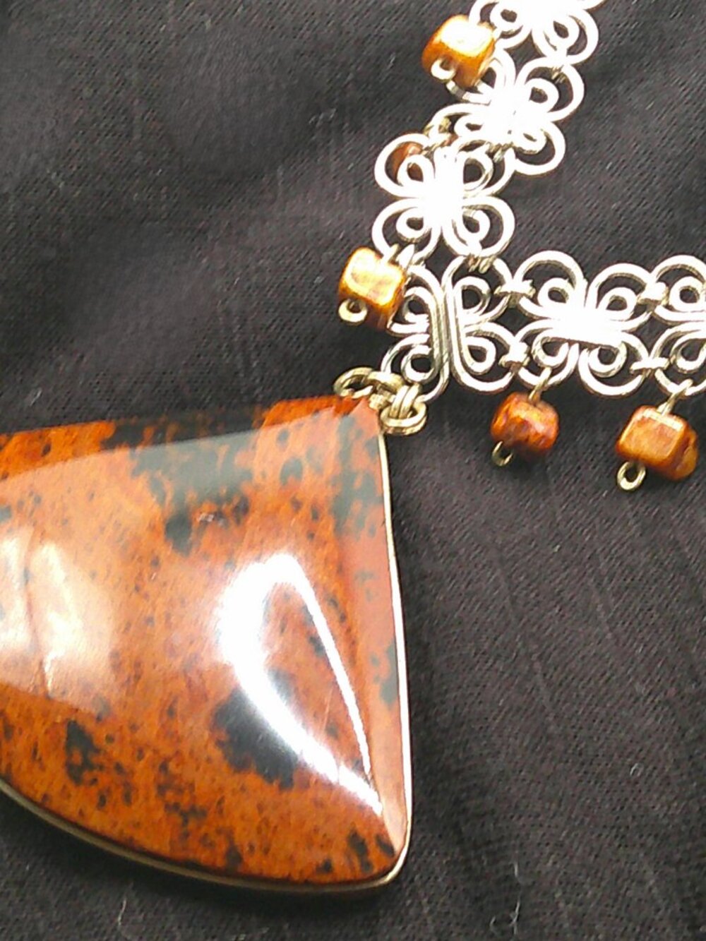 Fan Shaped Mahogany Agate Necklace - Picture 2 of 3